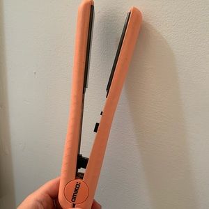 amika hair straightener